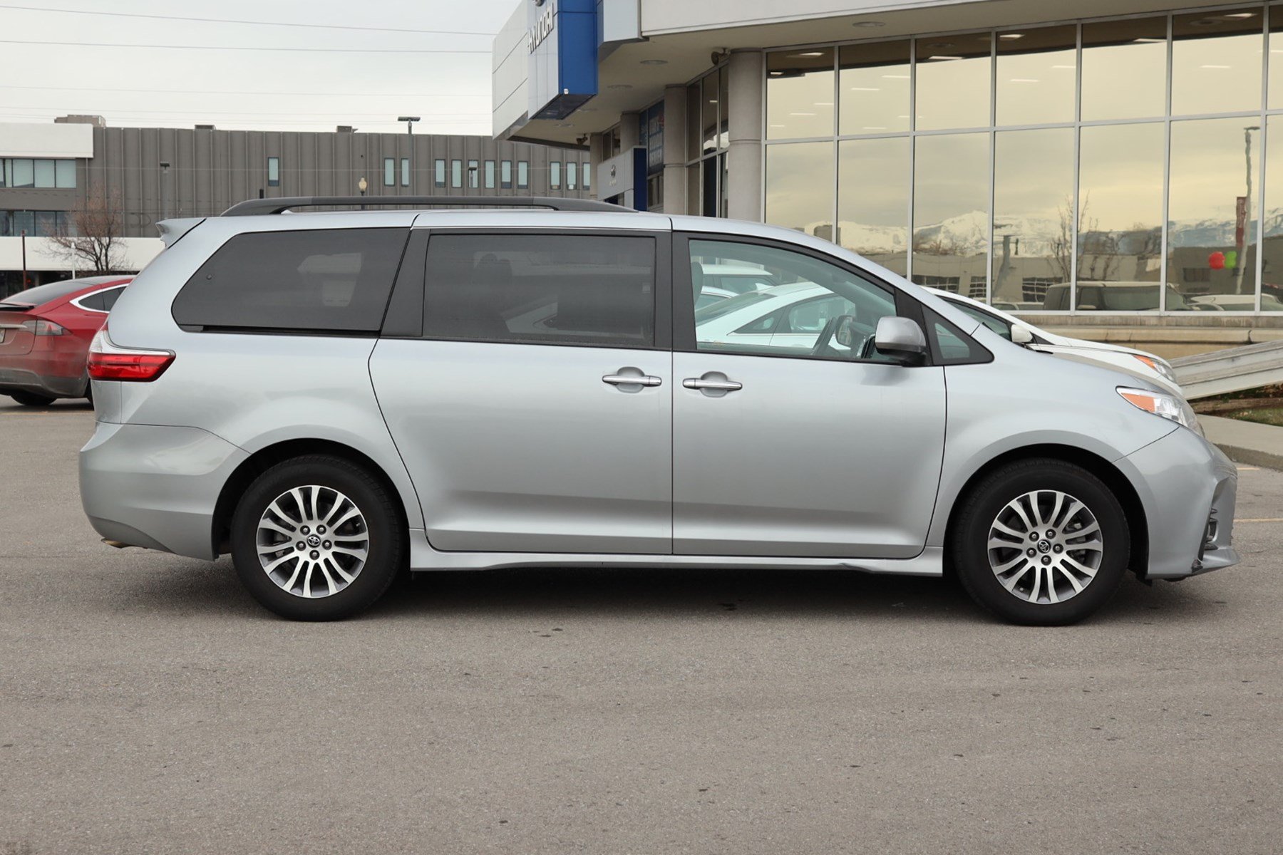 Pre-Owned 2018 Toyota Sienna XLE Auto Access Seat Mini-van, Passenger ...