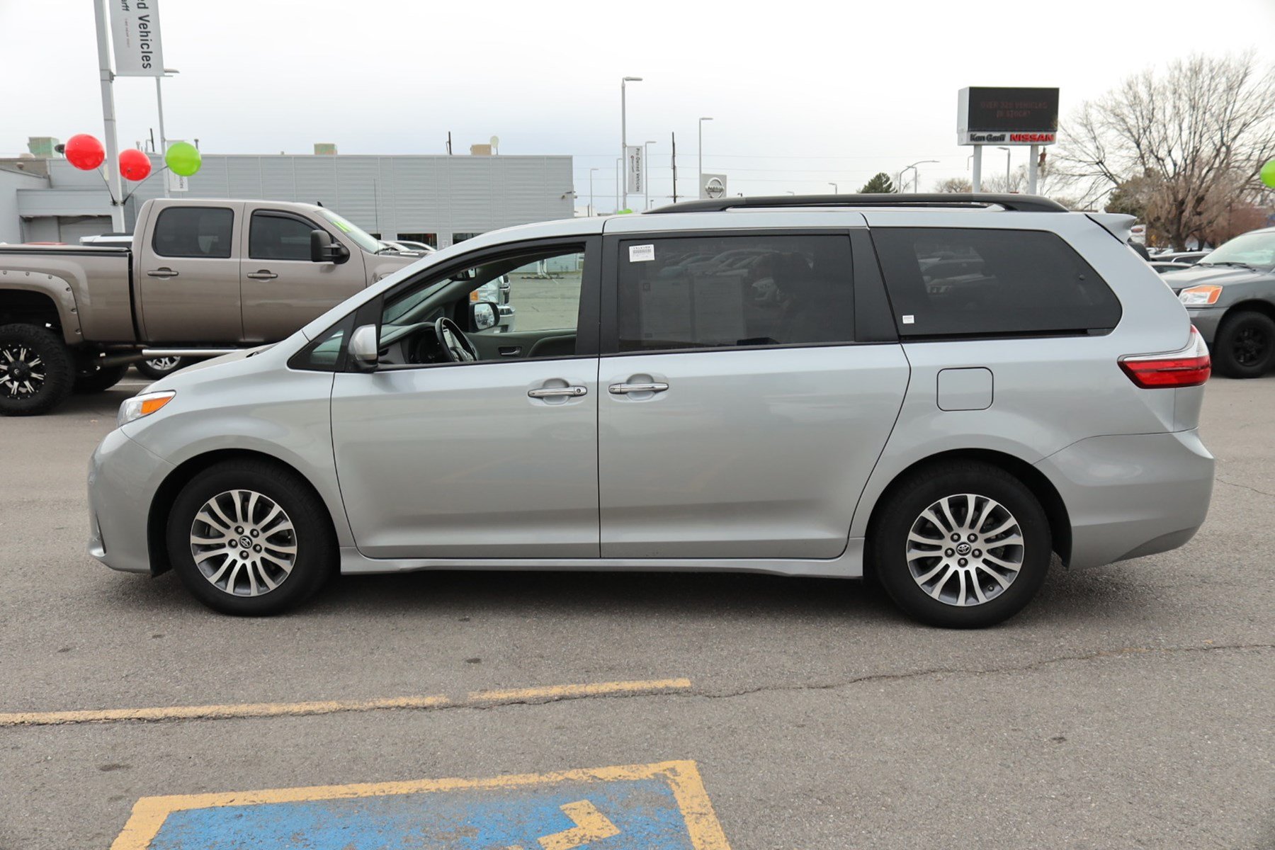 Pre-Owned 2018 Toyota Sienna XLE Auto Access Seat Mini-van, Passenger ...